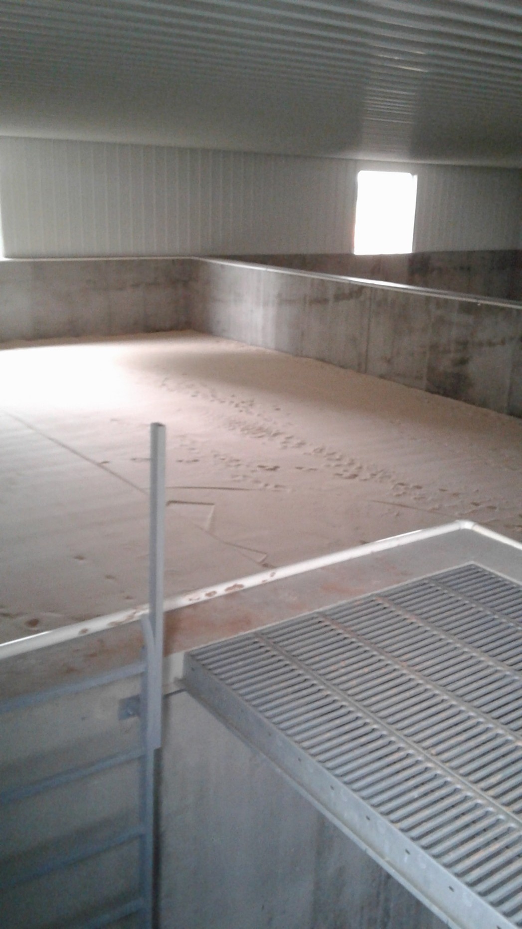 A concrete walled dry slow sand filter 